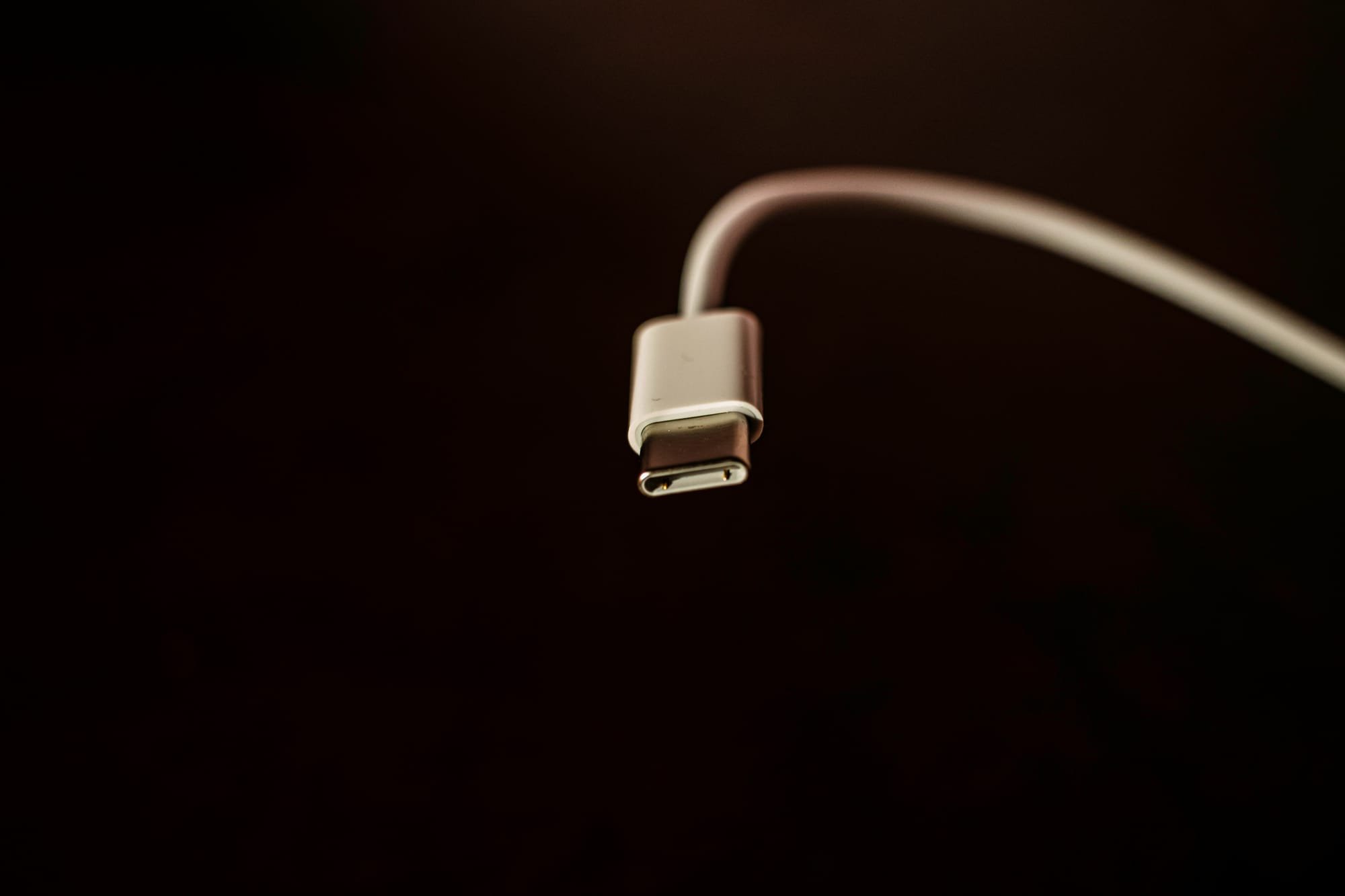 a usb c cable to learn how to transfer videos from oculus quest 2 to pc