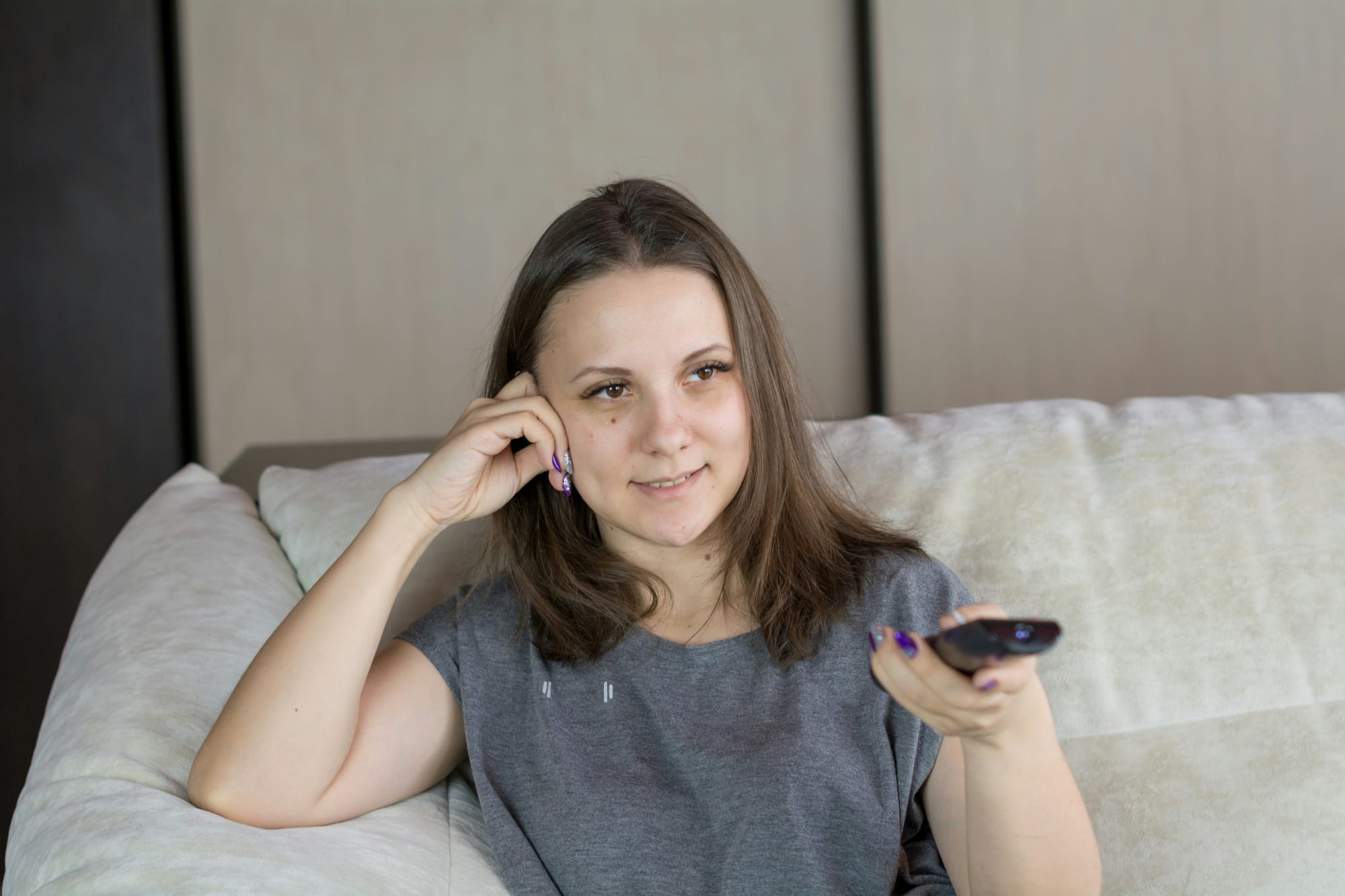 woman watching movie on tv - can you watch movies on oculus