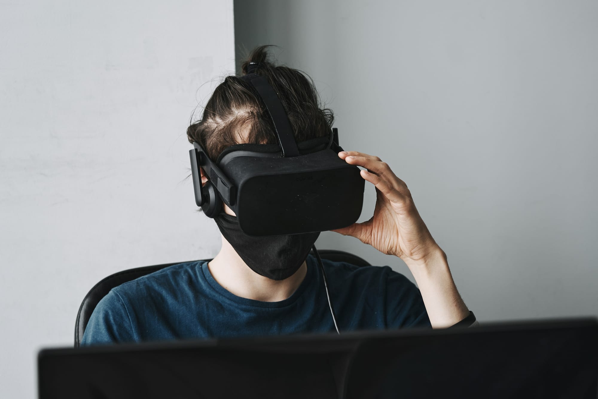 man setting up vr flight simulator