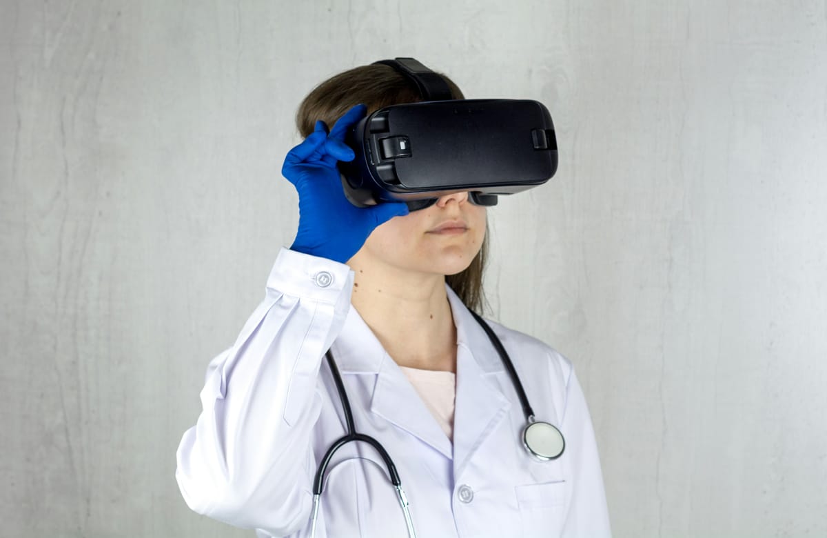 14 Best Use Cases of Virtual Reality In Healthcare